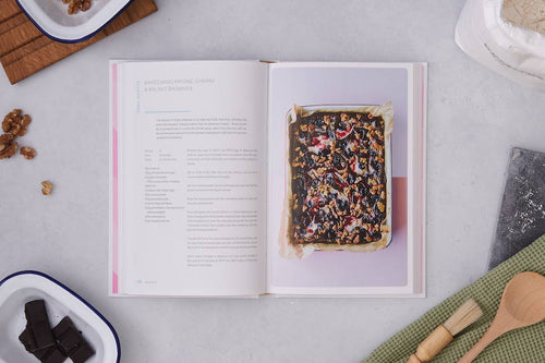 One Tin Cakes, Cookies & Bakes.