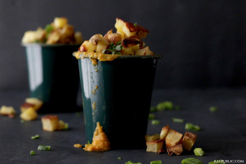 EASY VEGAN PEANUT SOUP WITH FALCON.
