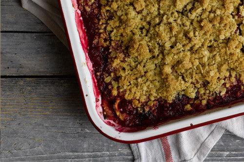 BLACKBERRY, CINNAMON AND APPLE CRUMBLE.